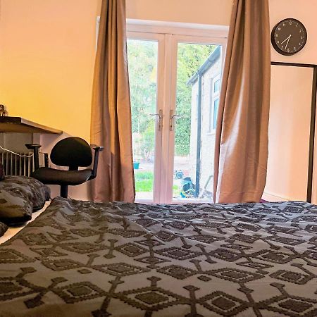Wolves Living Bed and Breakfast Bushbury Buitenkant foto