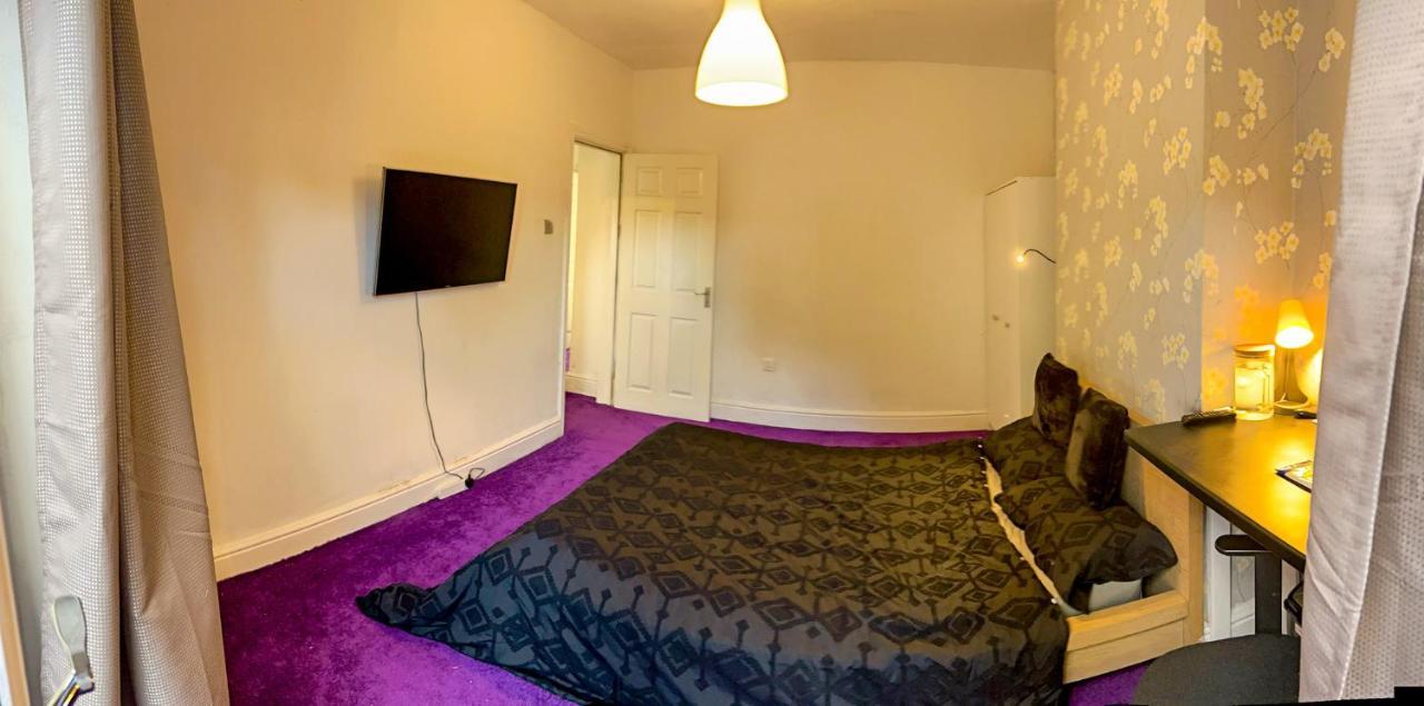 Wolves Living Bed and Breakfast Bushbury Buitenkant foto